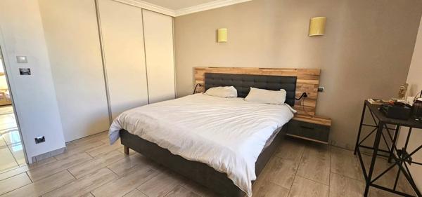 MAISON 259M2 HAB. AVEC PISCINE