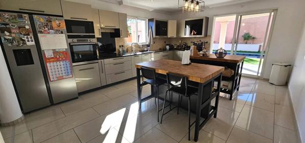 MAISON 259M2 HAB. AVEC PISCINE