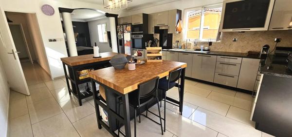 MAISON 259M2 HAB. AVEC PISCINE