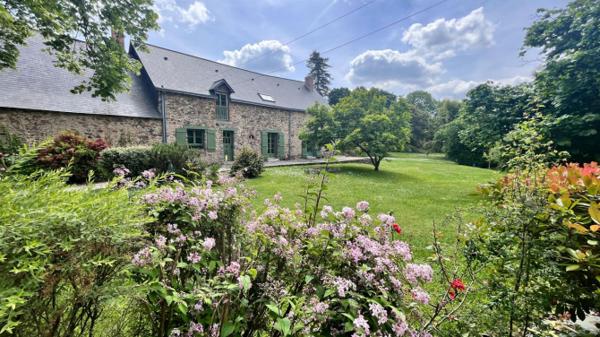 Propriété vue sur la Mayenne à St Jean sur Mayenne