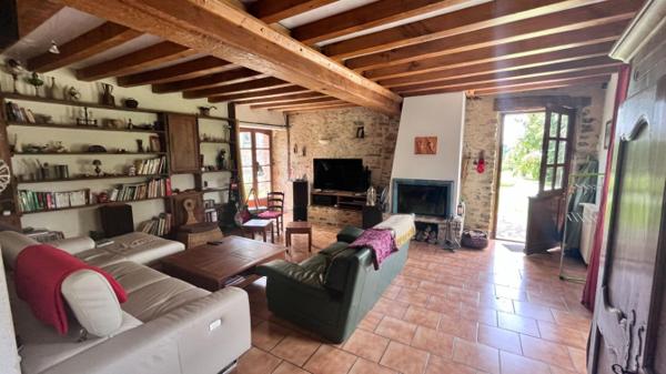 Propriété vue sur la Mayenne à St Jean sur Mayenne