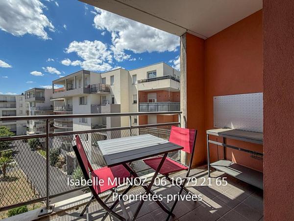 Appartement F3 avec balcon et parking dans une résidence récente avec piscine