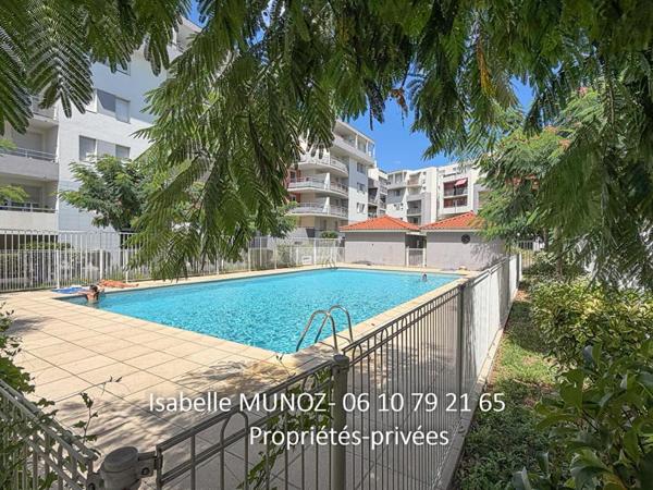 Appartement F3 avec balcon et parking dans une résidence récente avec piscine