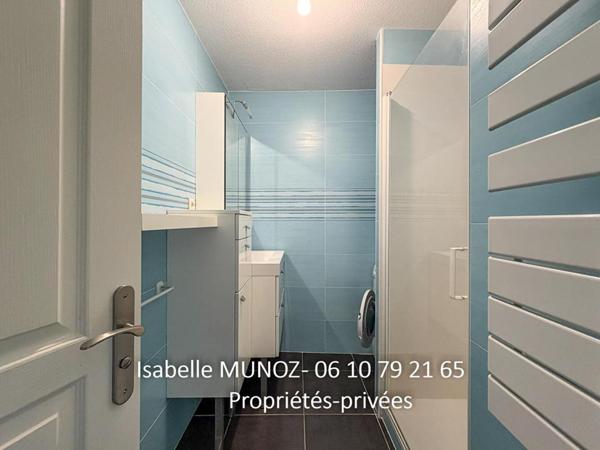 Appartement F3 avec balcon et parking dans une résidence récente avec piscine