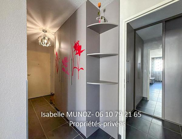 Appartement F3 avec balcon et parking dans une résidence récente avec piscine