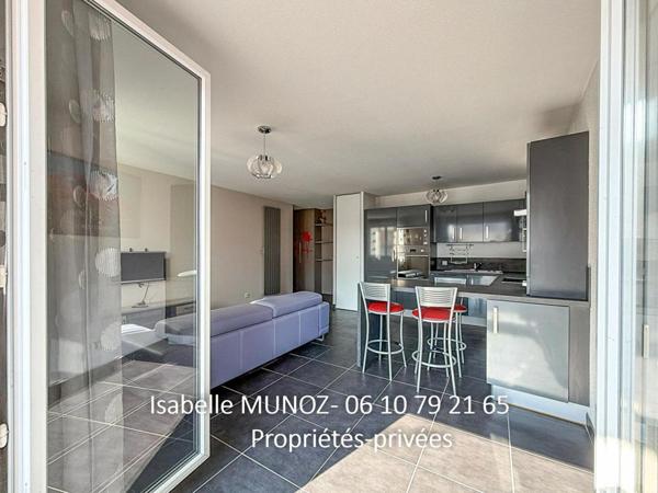 Appartement F3 avec balcon et parking dans une résidence récente avec piscine