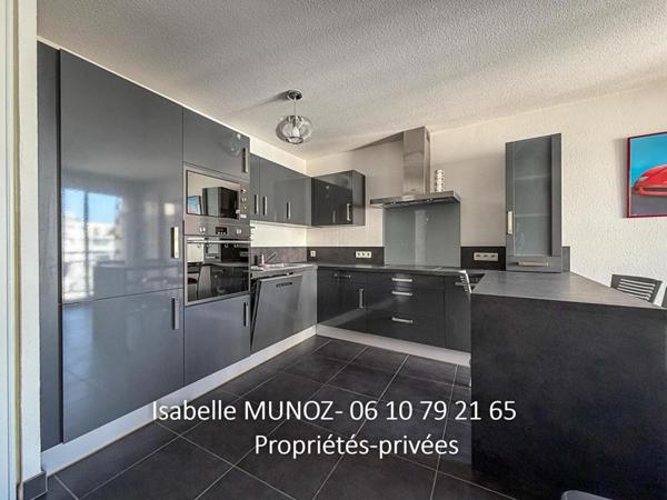 Appartement F3 avec balcon et parking dans une résidence récente avec piscine