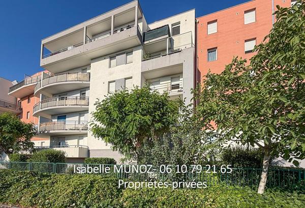 Appartement F3 avec balcon et parking dans une résidence récente avec piscine