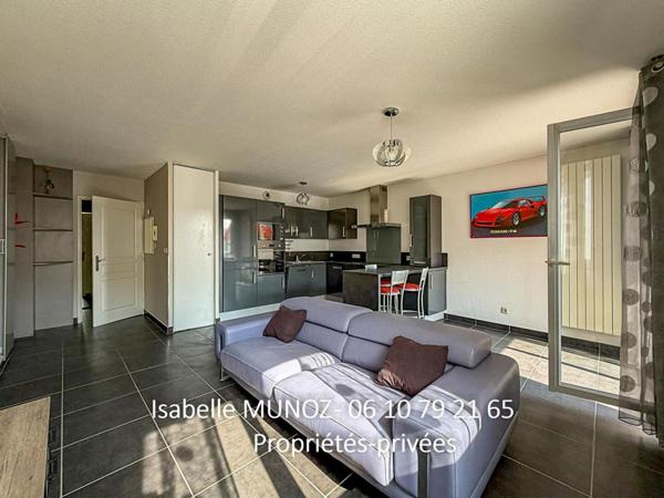 Appartement F3 avec balcon et parking dans une résidence récente avec piscine