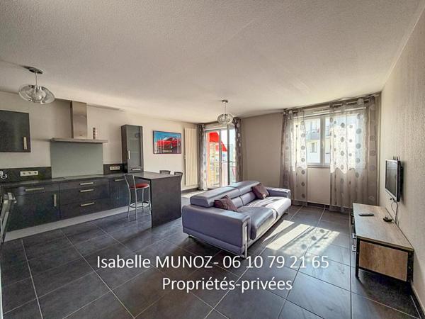 Appartement F3 avec balcon et parking dans une résidence récente avec piscine