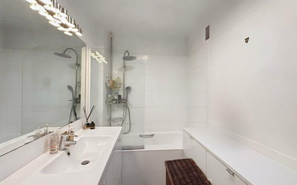 Appartement à vendre    2 pièces • 57,54 m2 Paris 15