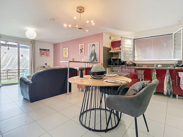 A vendre immeuble / maison Malemort divisée en deux appartements - Un T5 et un T3 - 2 garages- jardin
