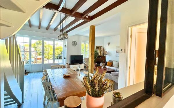 Maison de ville mitoyenne 5P - 123m2 - Terrasse 791 000 €