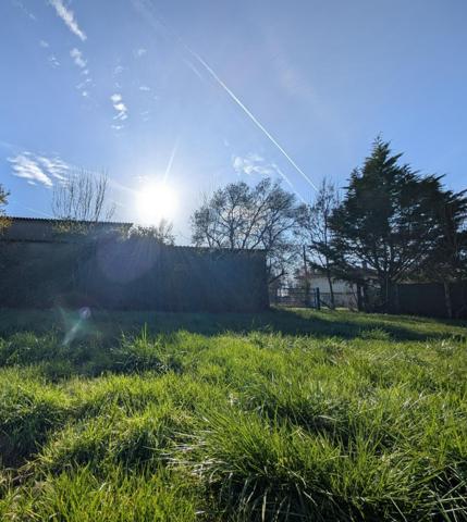 Bâtiment 120 m² : GARAGE / HANGAR / ENTREPOT / BUREAUX / Local Commercial