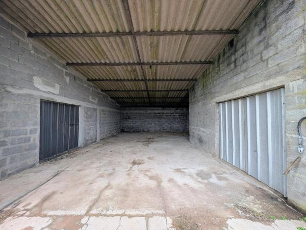 Bâtiment 120 m² : GARAGE / HANGAR / ENTREPOT / BUREAUX / Local Commercial