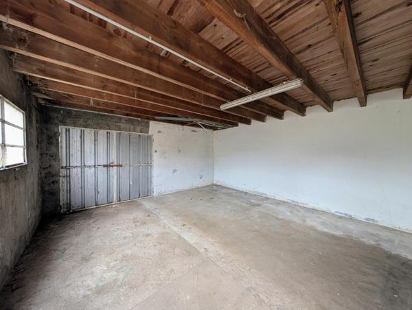 Bâtiment 120 m² : GARAGE / HANGAR / ENTREPOT / BUREAUX / Local Commercial