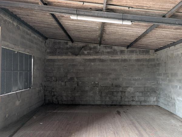 Bâtiment 120 m² : GARAGE / HANGAR / ENTREPOT / BUREAUX / Local Commercial