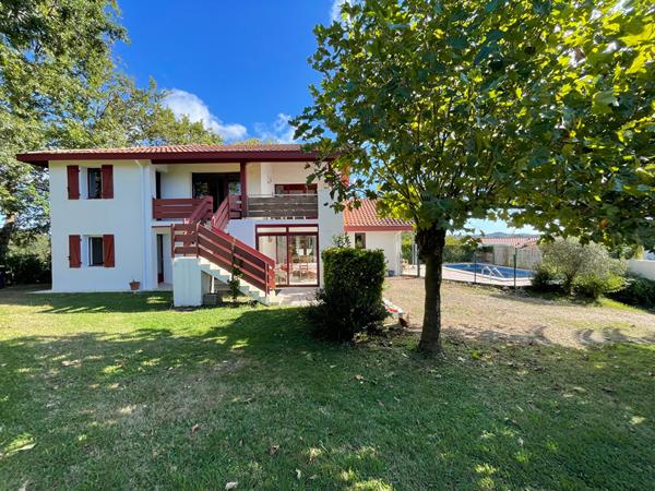 Bidart : Villa d'architecte avec vue montagnes et fort potentiel familial, Bidart 64210
