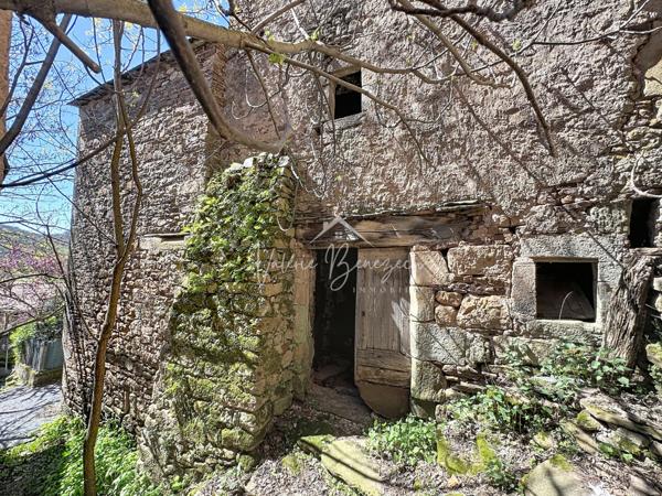 Saint-Affrique (12400) Maison de village en pierres à rénover – Fort potentiel
