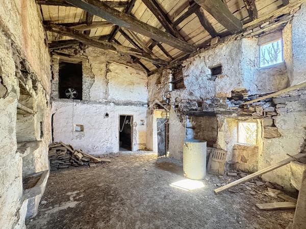 Saint-Affrique (12400) Maison de village en pierres à rénover – Fort potentiel
