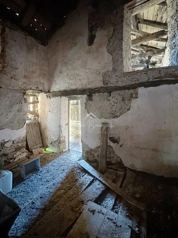 Saint-Affrique (12400) Maison de village en pierres à rénover – Fort potentiel