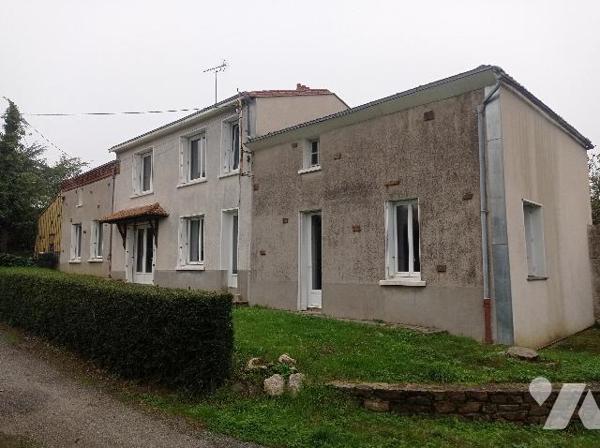 Maison dans un hameau à vendre