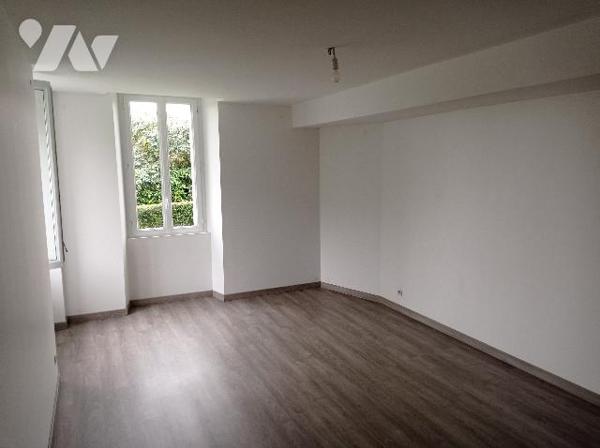 Maison dans un hameau à vendre