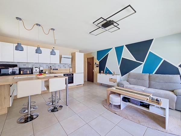 Appartement
         3 pièces
        - 62 m² Exclusivité 250 000 € *