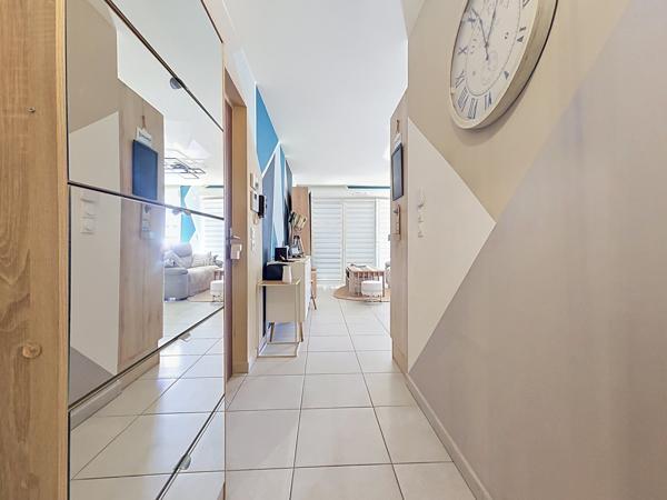 Appartement
         3 pièces
        - 62 m² Exclusivité 250 000 € *