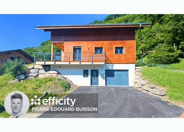 Maison
         7 pièces
        - 150 m² 750 000 € *