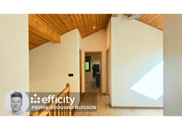 Maison
         7 pièces
        - 150 m² 750 000 € *