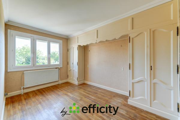 Maison
         5 pièces
        - 105 m² Exclusivité 319 000 € *