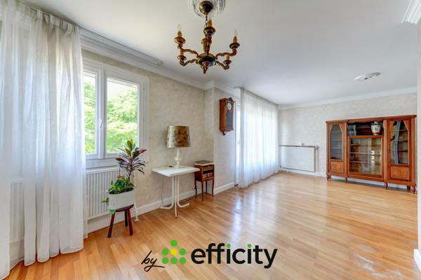 Maison
         5 pièces
        - 105 m² Exclusivité 319 000 € *
