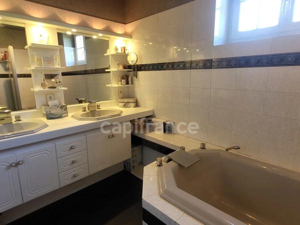 Dpt Val d'Oise (95), à vendre maison en pierres à AUVERS SUR OISE - 160 m2 habitable - Terrain 600 m2