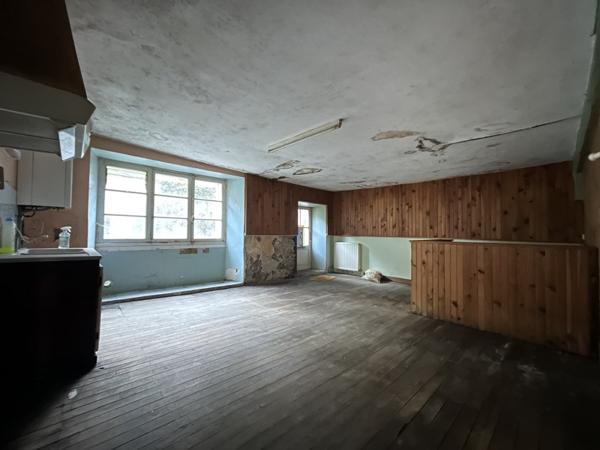 Maison 40 000 € Confolens 5 p 106 m² DPE E