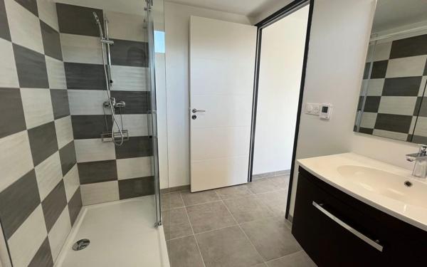 Appartement à louer    2 pièces • 61 m2 Chastel-Nouvel