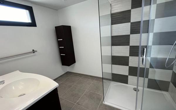 Appartement à louer    2 pièces • 61 m2 Chastel-Nouvel