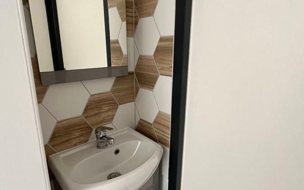 Appartement à louer    2 pièces • 61 m2 Chastel-Nouvel