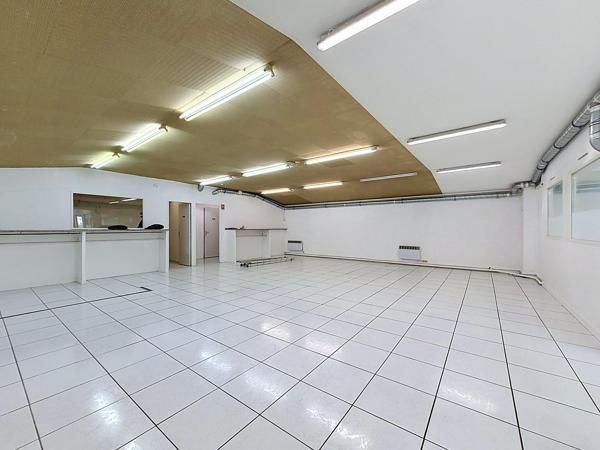 Local Commercial
         5 pièces
        - 196 m² 375 000 € *