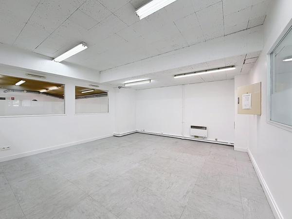 Local Commercial
         5 pièces
        - 196 m² 375 000 € *