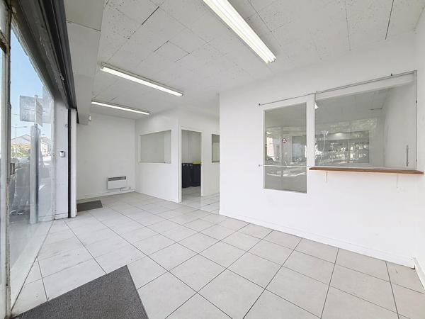 Local Commercial
         5 pièces
        - 196 m² 375 000 € *