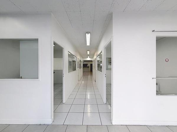 Local Commercial
         5 pièces
        - 196 m² 375 000 € *