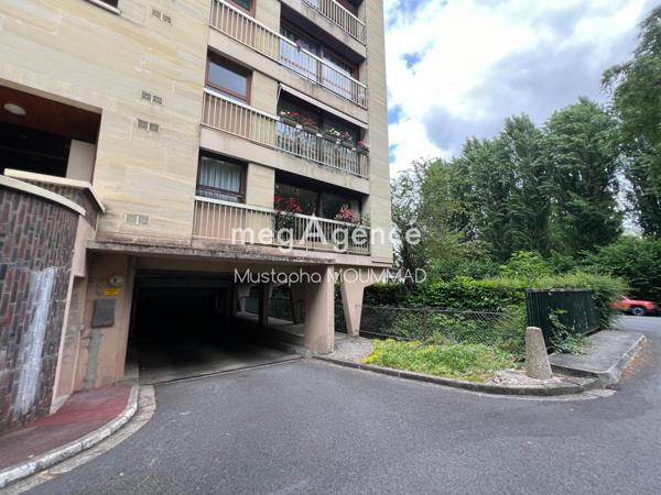 Parking à MANTES-LA-VILLE, 78711 -