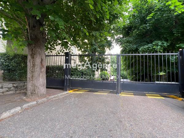 Parking à MANTES-LA-VILLE, 78711 -