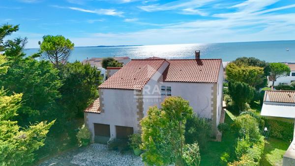Emplacement d'exception pour cette villa  VUE  MER de 230 m2 avec piscine