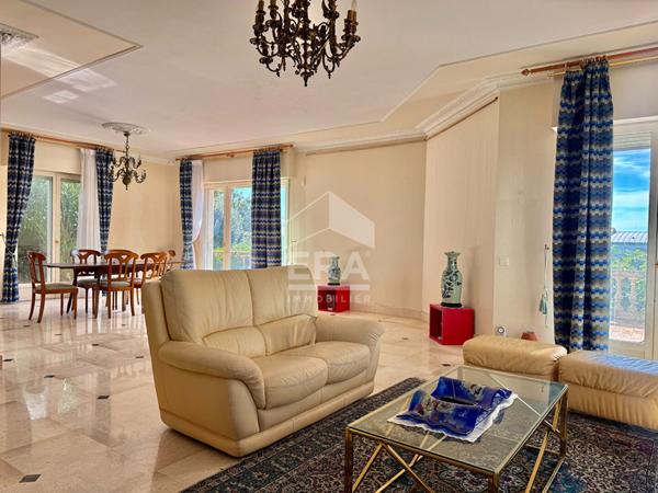 Emplacement d'exception pour cette villa  VUE  MER de 230 m2 avec piscine