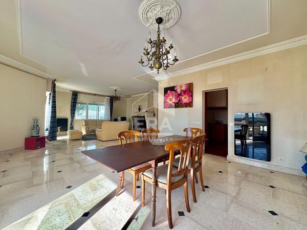 Emplacement d'exception pour cette villa  VUE  MER de 230 m2 avec piscine