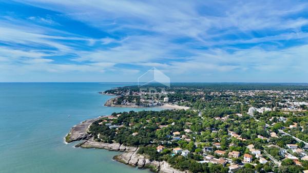 Emplacement d'exception pour cette villa  VUE  MER de 230 m2 avec piscine