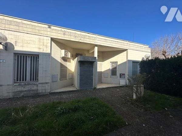 Local mixte Entrepôt - Bureaux de 106.52 m²