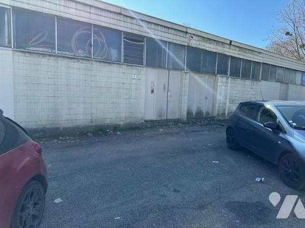 Local mixte Entrepôt - Bureaux de 106.52 m²